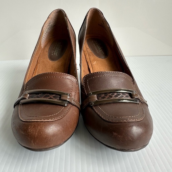 SoftShoe by Medicus Brown Heels Pumps with Buckle Snakeskin Accent Size 8 - Picture 1 of 10